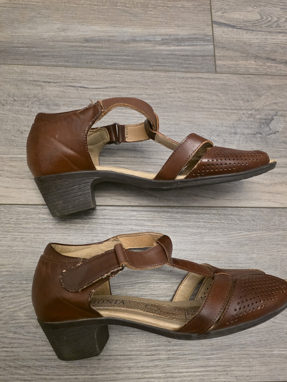 Vintage-Style Armonia T-Strap Sandals Size 37 (6.5-7 US) - Picture 2 of 11